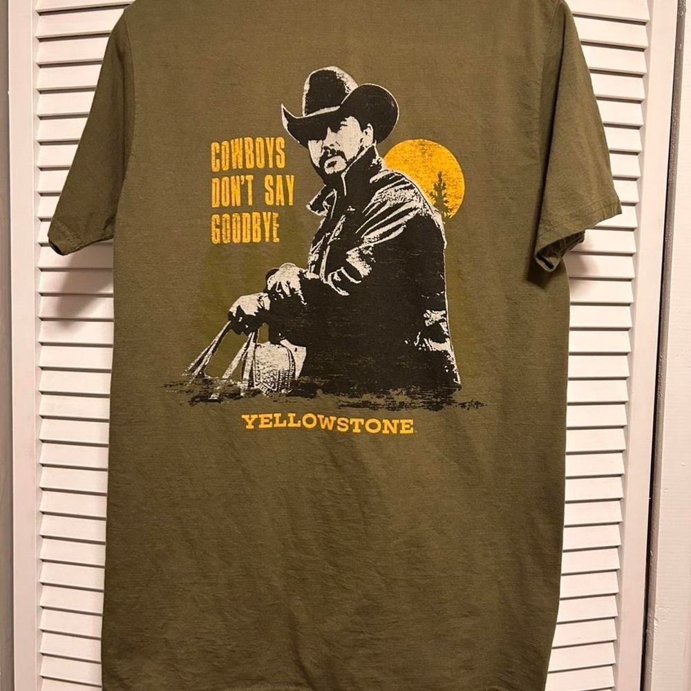 Yellowstone‎ green cowboy tee Size M